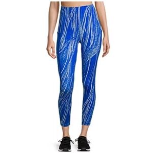 Sport Illustrated Women's High Rise Tummy Control Capri leggings size M